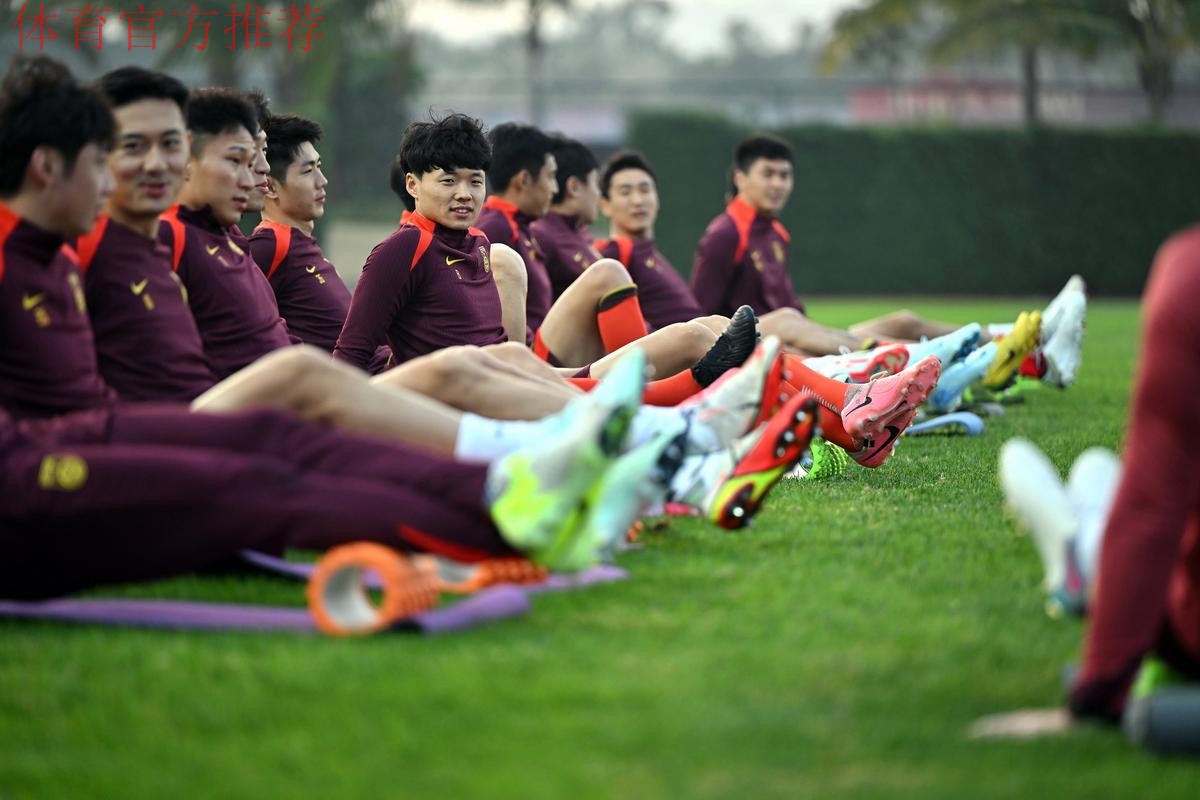 集结广州备战叙利亚 闷热环境下国足迎首训