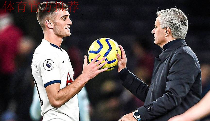 曼联关注爱尔兰凯恩,2场5球成世界杯英雄!阿莫林冬窗更想签中场 曼联关注爱尔兰凯恩,2场5球成世界杯英雄!阿莫林冬窗更想签中场